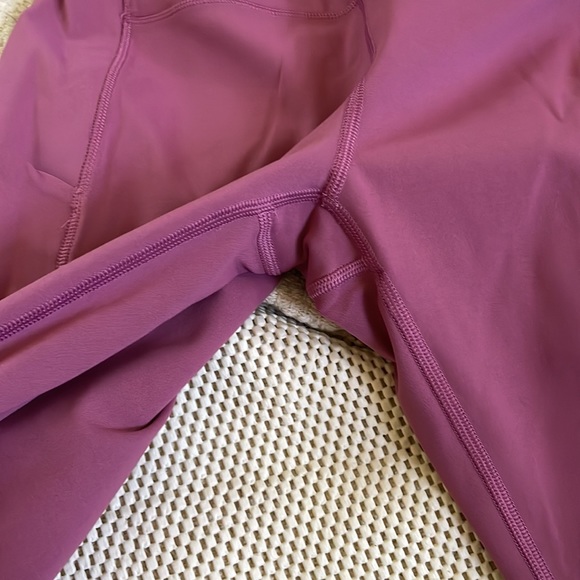 Lululemon Swift Speed Crop Tight 21” size 6 in dark pink - Picture 2 of 7